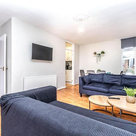 Bright Guest House In Hackney London Eksteriør billede